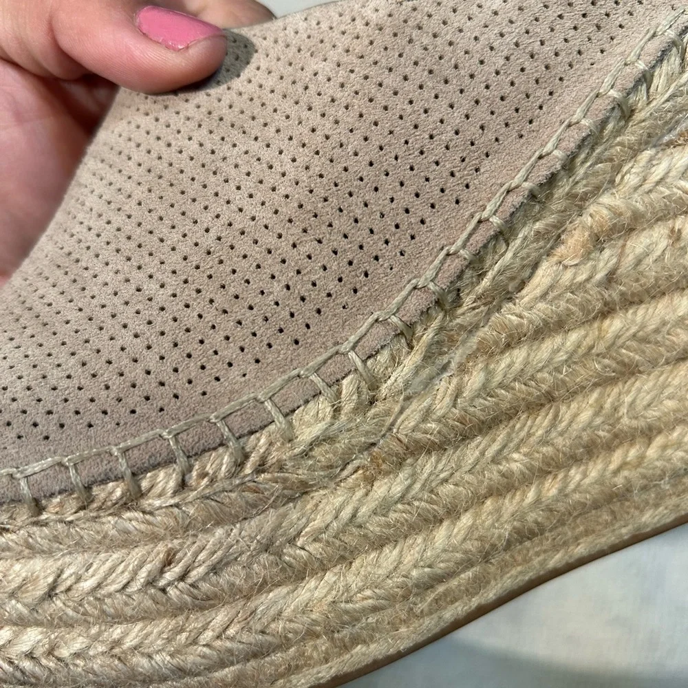 Marc Fisher Cutout Leather Espadrille Wedge Sandals Size 7.5 Like New Condition